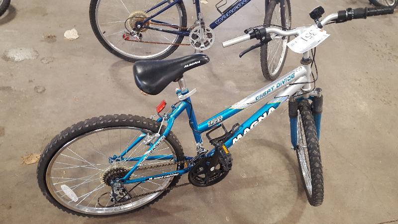 Teal Silver Magna Great Divide 18 Speed Mountain Bike 20 Rim