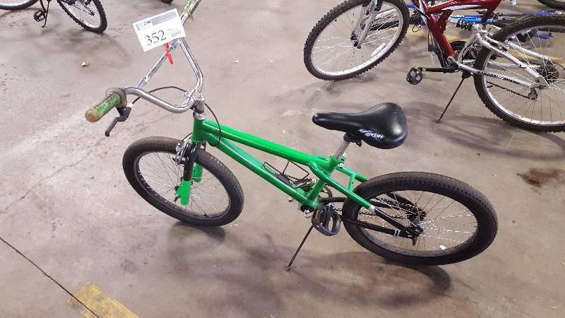 lot 352 image: Boys Lime Green BMX style 20 Bike, 15 Rim
