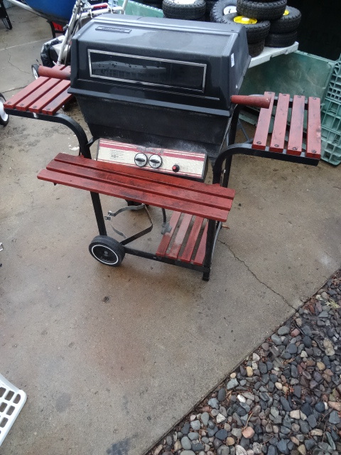 lot 39 image: Kenmore Gas Grill 20 X 13