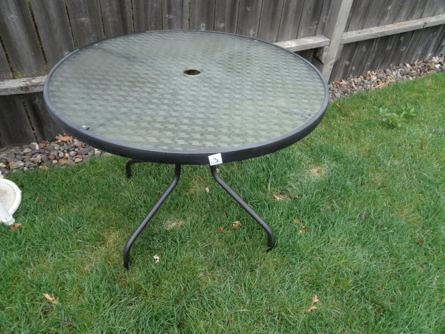 lot 3 image: 35 Glass Top Patio Table Metal Frame