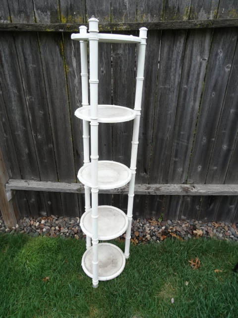 lot 4 image: 5 Tier Plastic Plant Stand