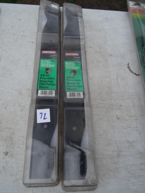 lot 72 image: Craftsman 42 Mower Blades 7124652