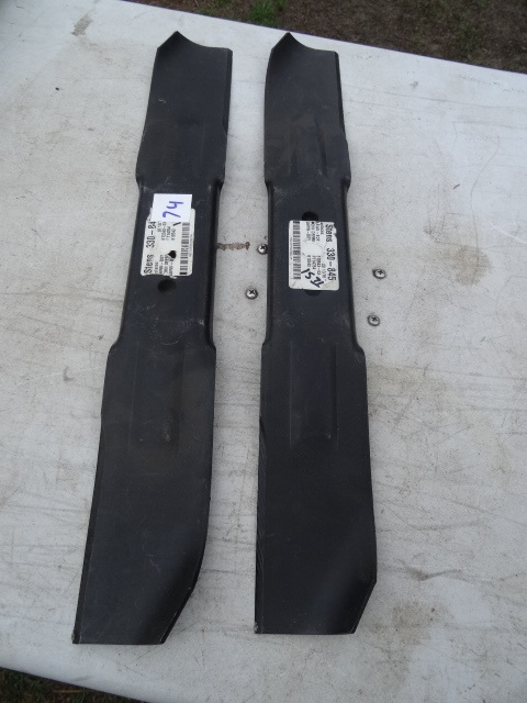 lot 75 image: 2 Lawn Boy Mower Blades
