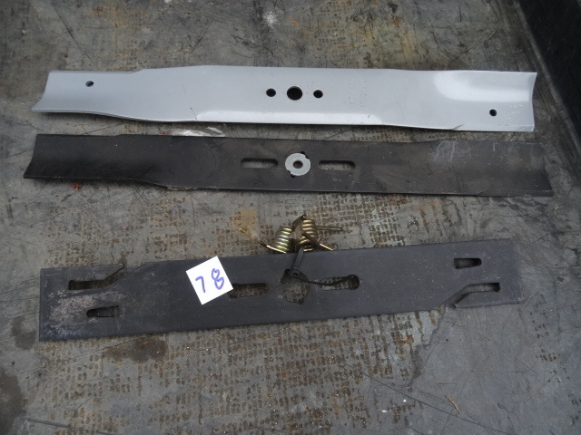 lot 78 image: Misc Mower Blades