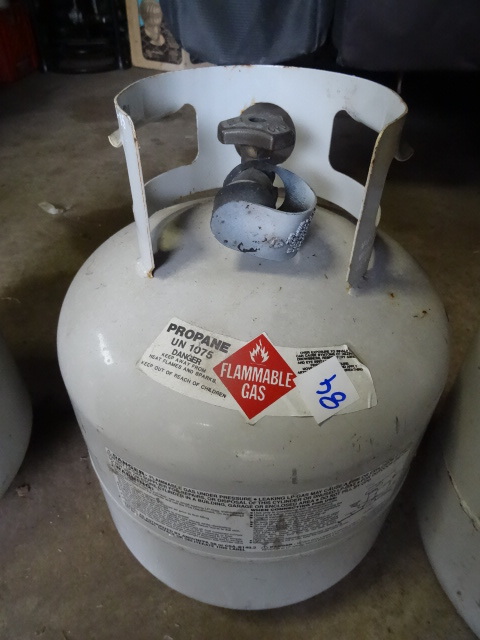 lot 84 image: New Style 20 Lb. LP Tank