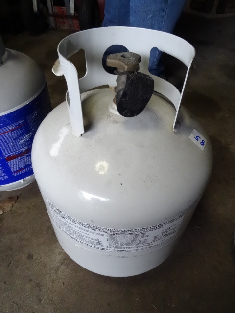 lot 85 image: New Style 20 Lb. LP Tank