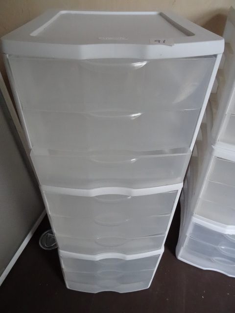 lot 91 image: 6 Drawer Sterilite Storage Bin
