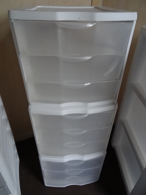 lot 92 image: 6 Drawer Sterilite Storage Bin