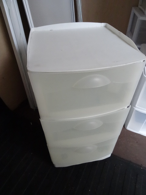 lot 99 image: 5 Drawer Sterilite Bin on Wheels
