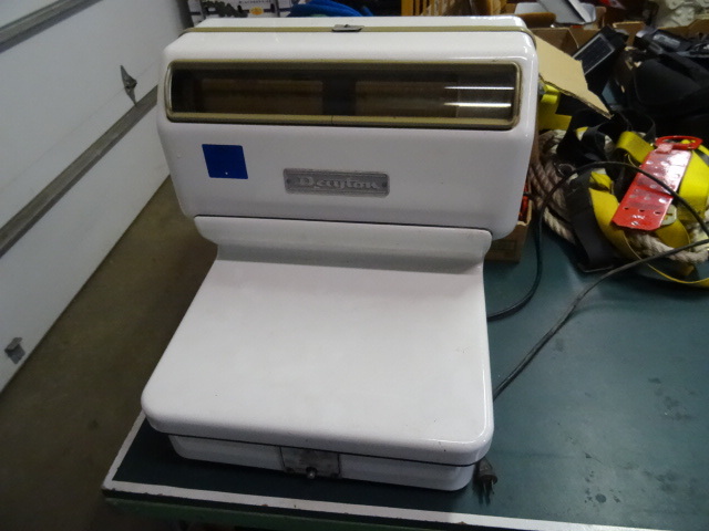 lot 165 image: Hobart Model 30005 25 Lb. Meat Scale