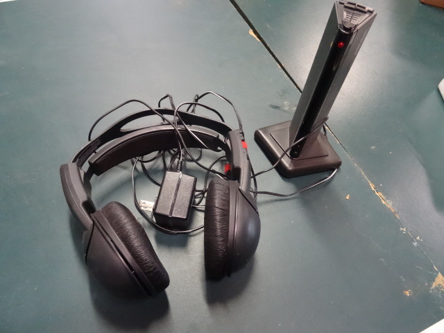 lot 173 image: Radio Shack Wireless Head Set,