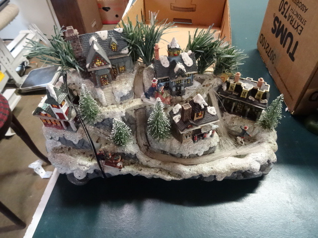 lot 174 image: Fiber Optic Christmas Village Pieces