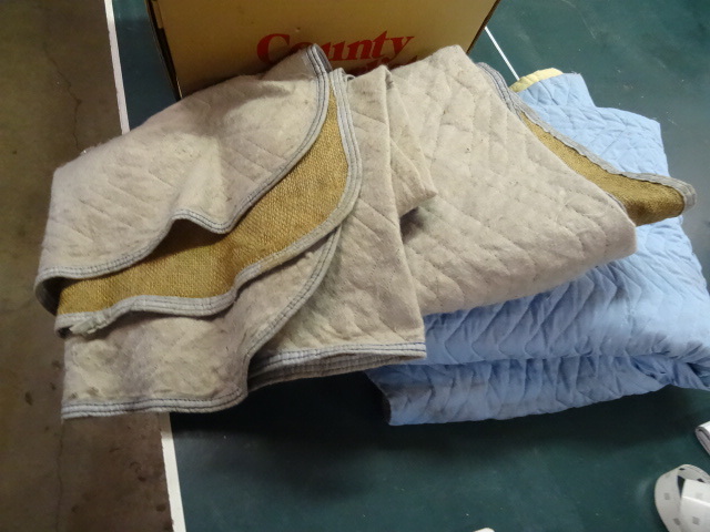 lot 198 image: 3 Moving Blankets