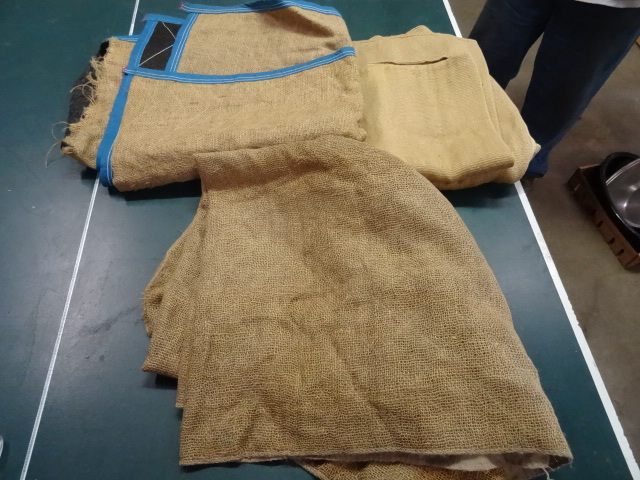 lot 199 image: 4 Moving Blankets