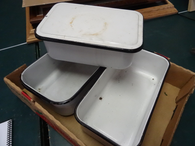 lot 208 image: 3 Porcelain Coated Vintage Pans