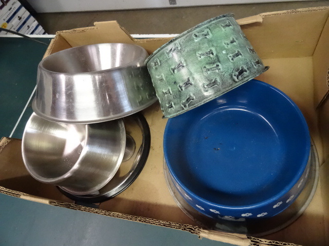 lot 227 image: Misc Dog Dishes