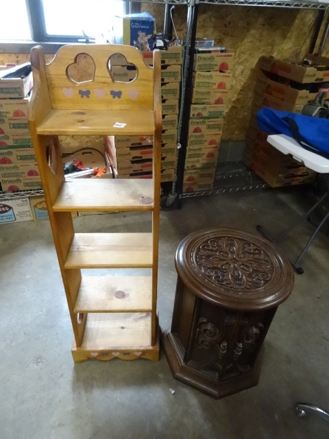 lot 240 image: Vintage Fake Wood Round End Table