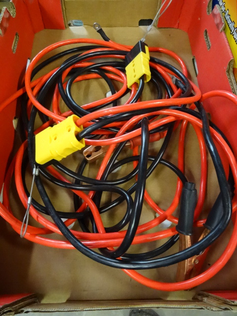 lot 259 image: Removable Jumper Cable Set