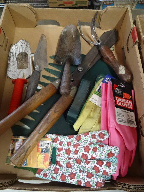 lot 269 image: Misc Gardening Tools