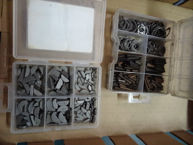 lot 321 image: E Clips Roll Pins Key Ways
