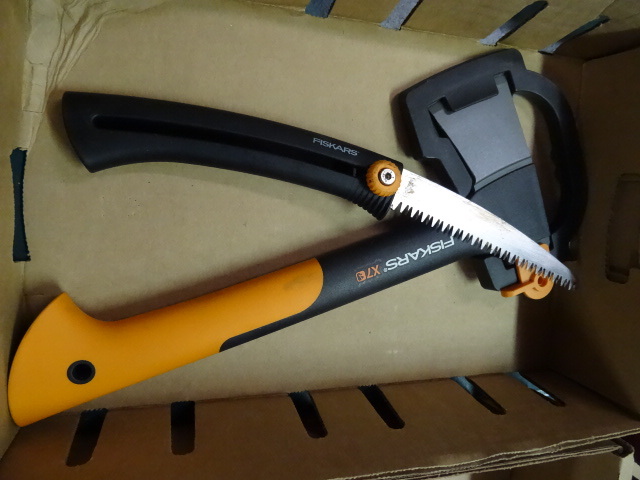 lot 322 image: Fiskers Hand Saw Fiskers X 7 Hatchet