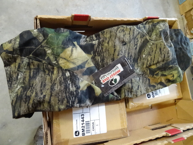 lot 334 image: Camo Seat Covers for John Deer