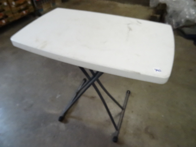 lot 341 image: Lifetime Edding Table 30 X 20