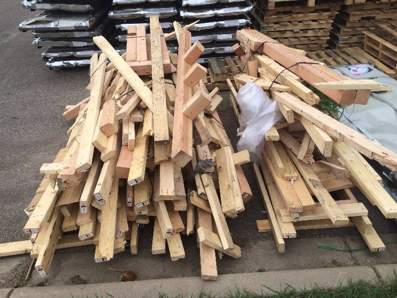 lot 3 image: NEW TOOL BENCH  MISC LUMBER