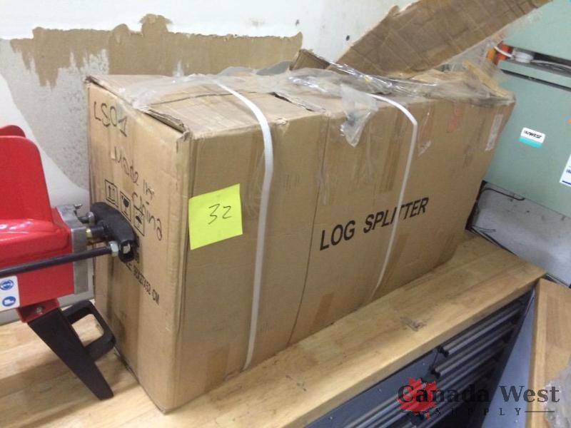 lot 32 image: LOT OF 2 X RETURN  DAMAGED 5 TON LOG SPLITTERS