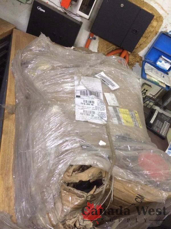 lot 33 image: 2 X DAMAGED 5 TON LOG SPLITTERS
