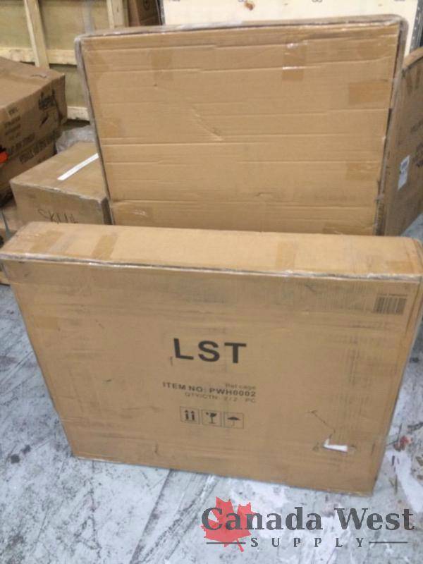 lot 69 image: NEW CHICKEN COOP WOODEN DELUXE