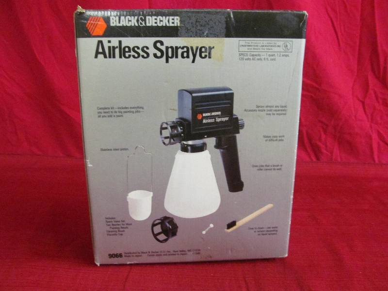lot 9 image: Black n Decker airless sprayer