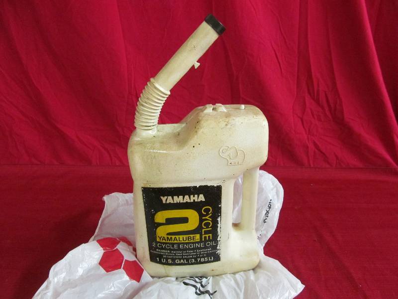 lot 18 image: Yamaha oil