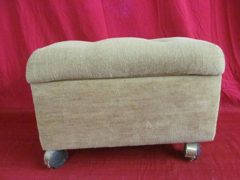 lot 21 image: foot stool