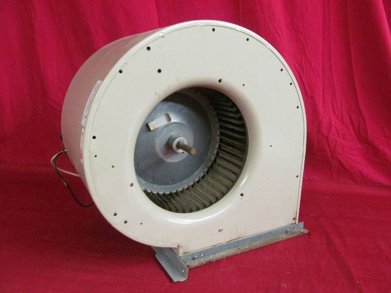 lot 23 image: fan
