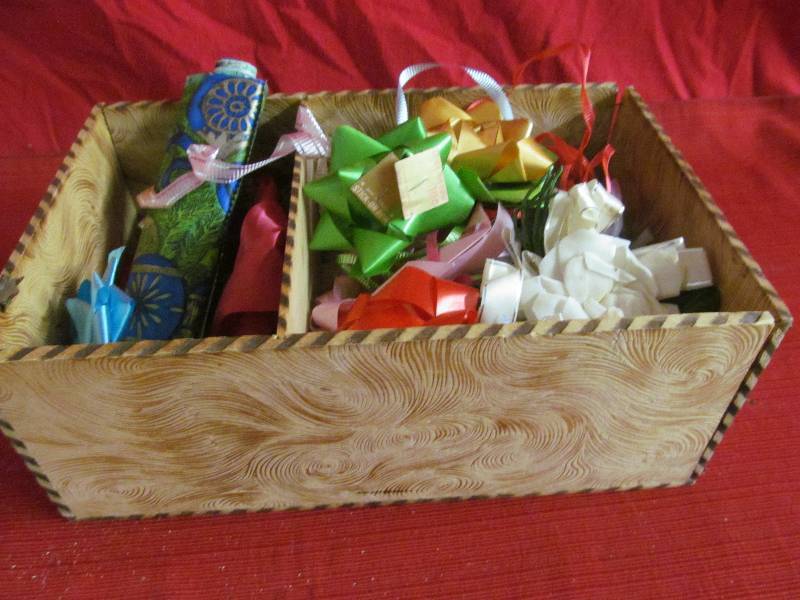 lot 31 image: vintage wood box