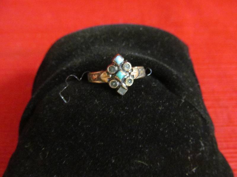 lot 33 image: vintage ring