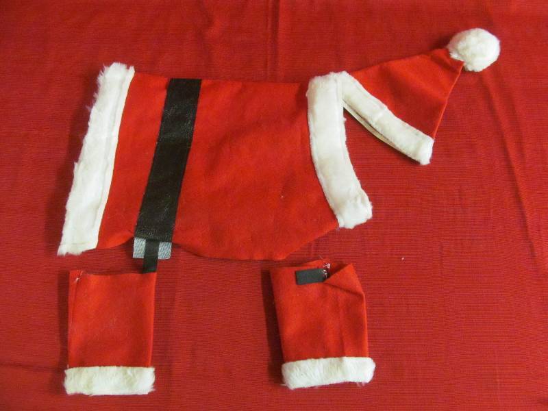 lot 39 image: santa outfit for dog