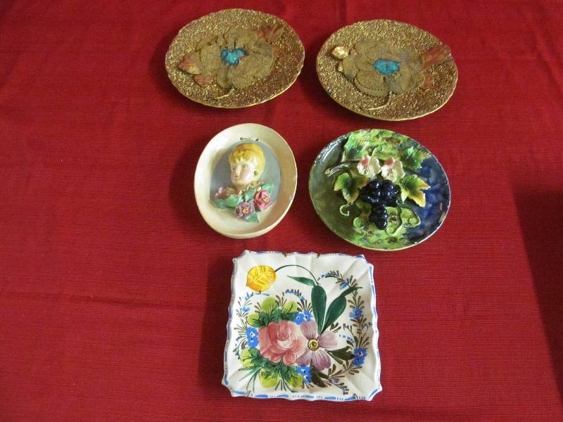 lot 40 image: vintage dcor