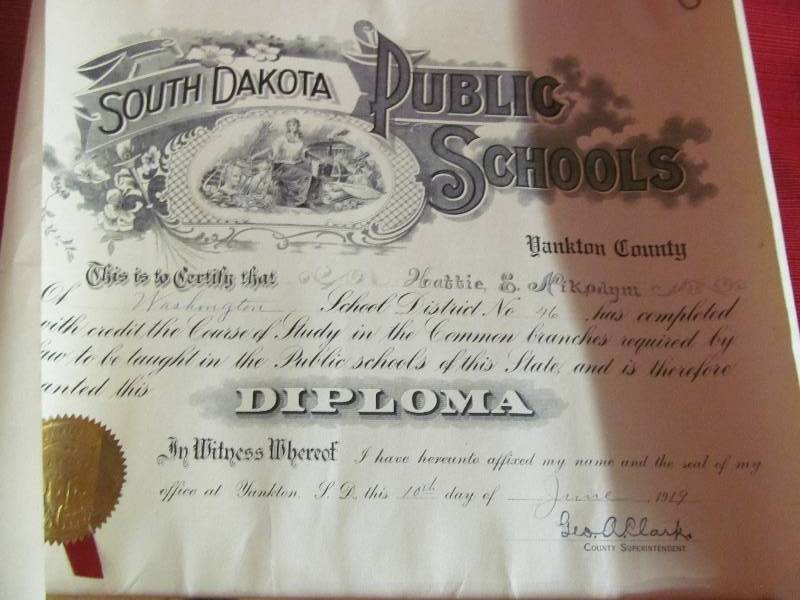 lot 41 image: Yankkton South Dakota Public School certificates