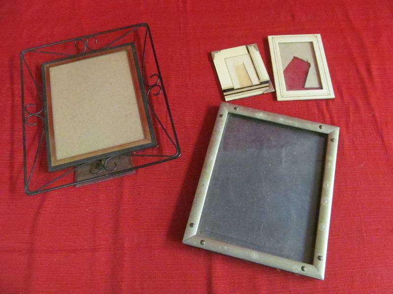 lot 47 image: vintage picture frames