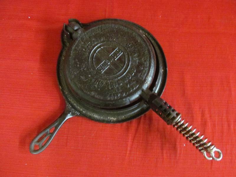 lot 71 image: American No 508 Griswold waffle iron