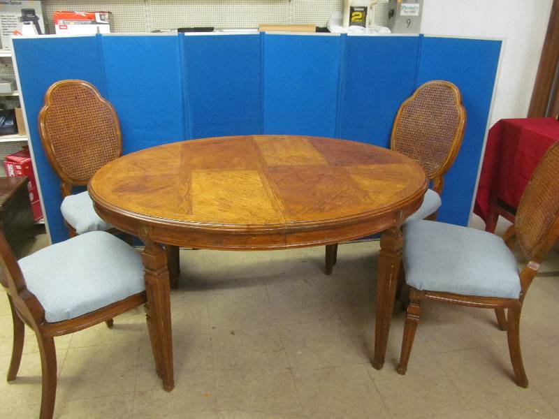 lot 73 image: vinage dining table