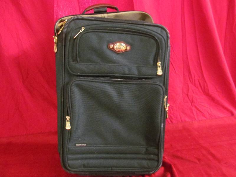lot 128 image: Luggage
