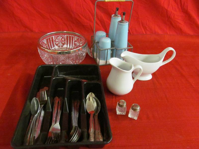 lot 142 image: Creamer