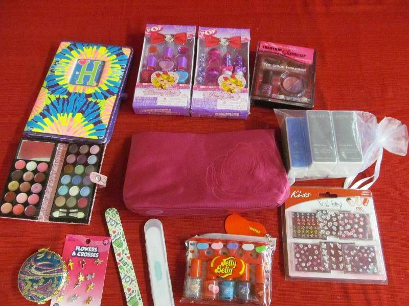 lot 147 image: Cosmetic Items