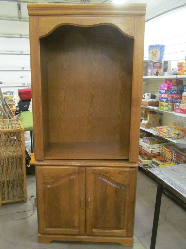 lot 90 image: lighted display cabinet