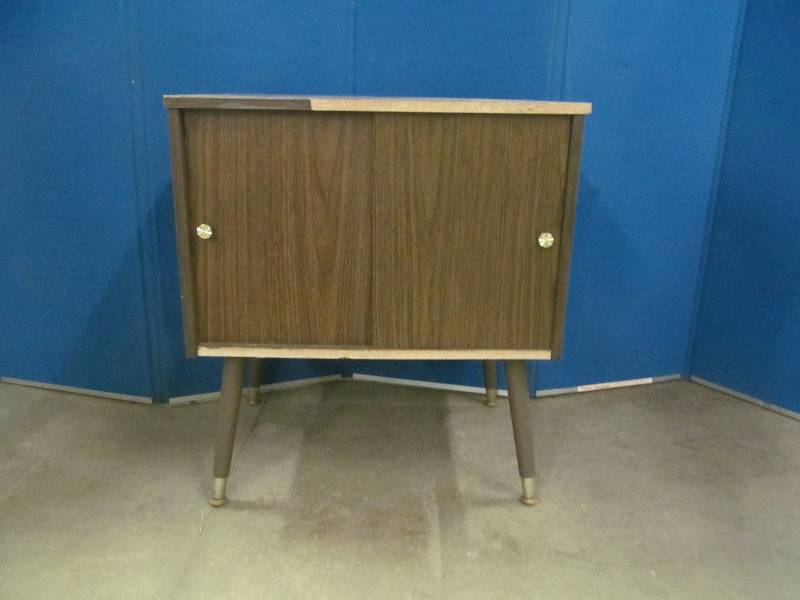 lot 93 image: vintage end table