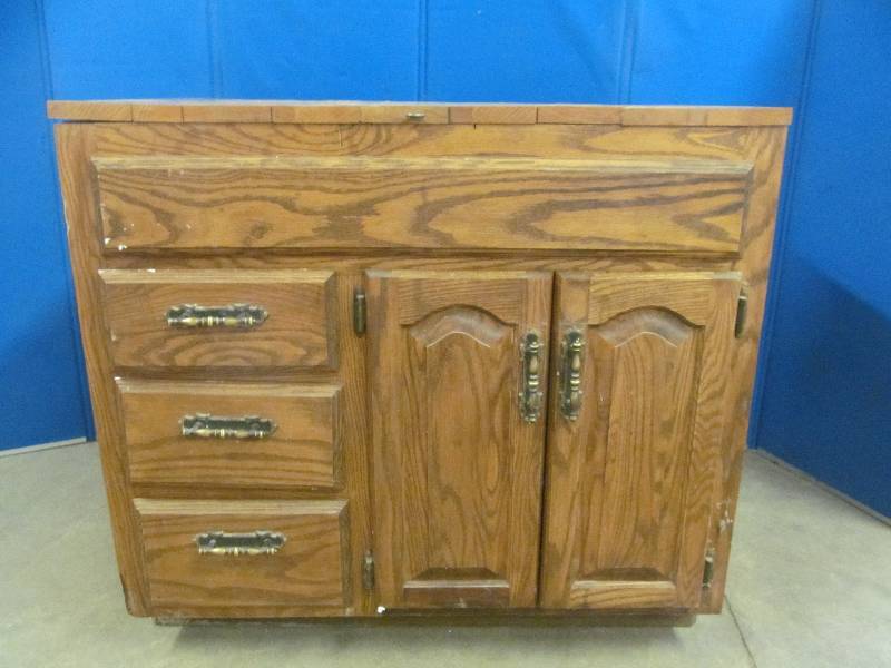 lot 102 image: cabinet