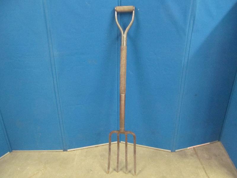 lot 105 image: Fork